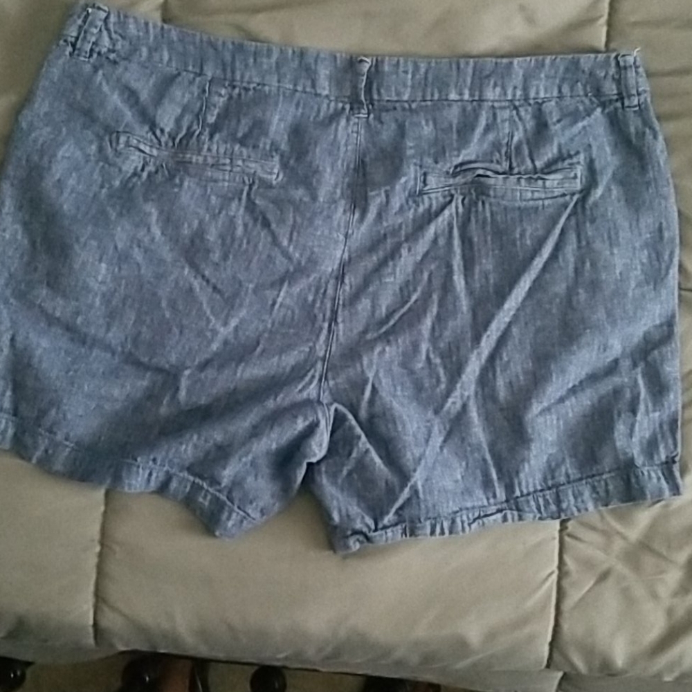 Shorts - Picture 2 of 4
